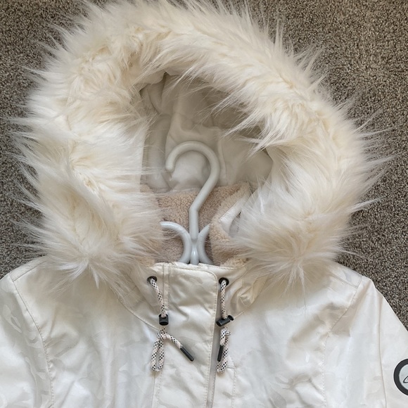 Snowboard or ski jacket - Picture 4 of 6